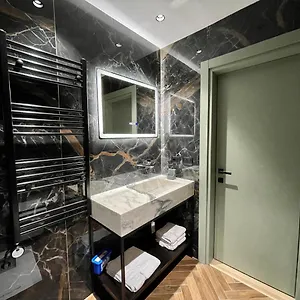 شقة Queens Luxury, تيرانا