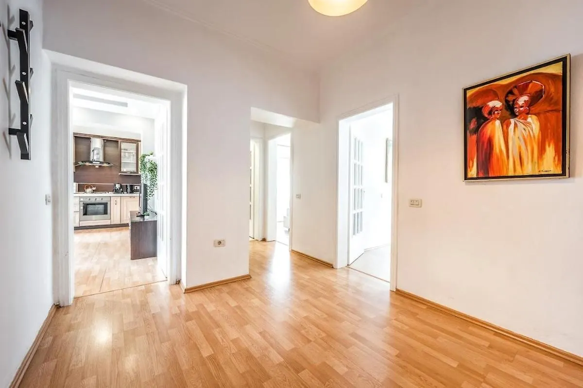 Pazari I Ri Painted View Apartment Tirana