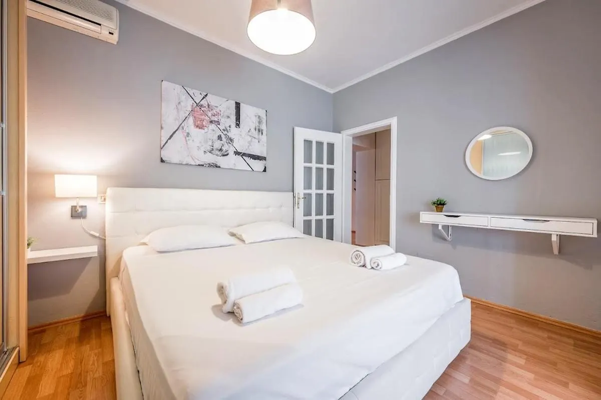 Pazari I Ri Painted View Apartment Tirana 0*,