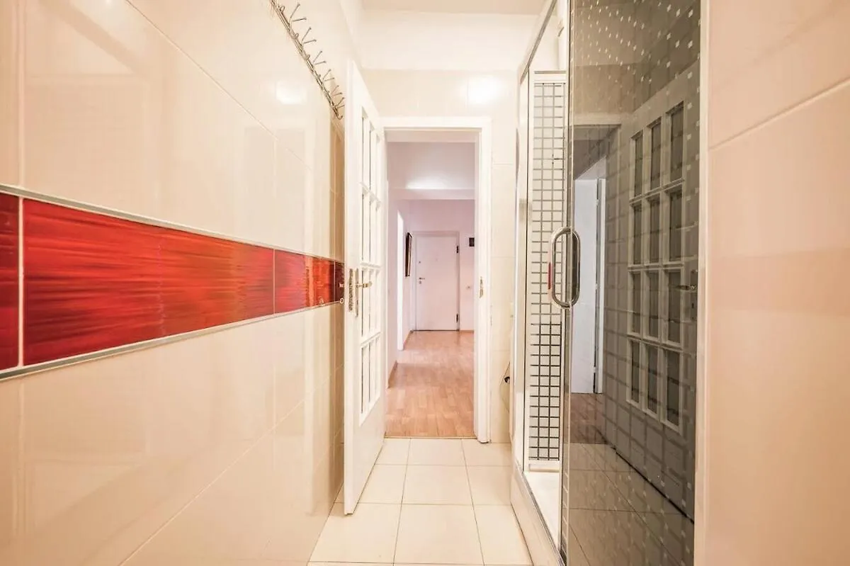 Pazari I Ri Painted View Apartment Tirana