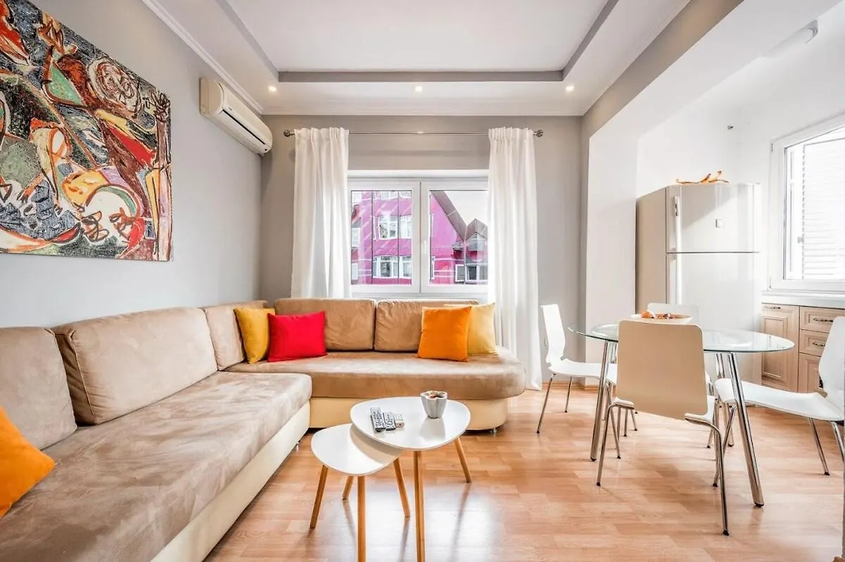Pazari I Ri Painted View Apartment Tirana Albania