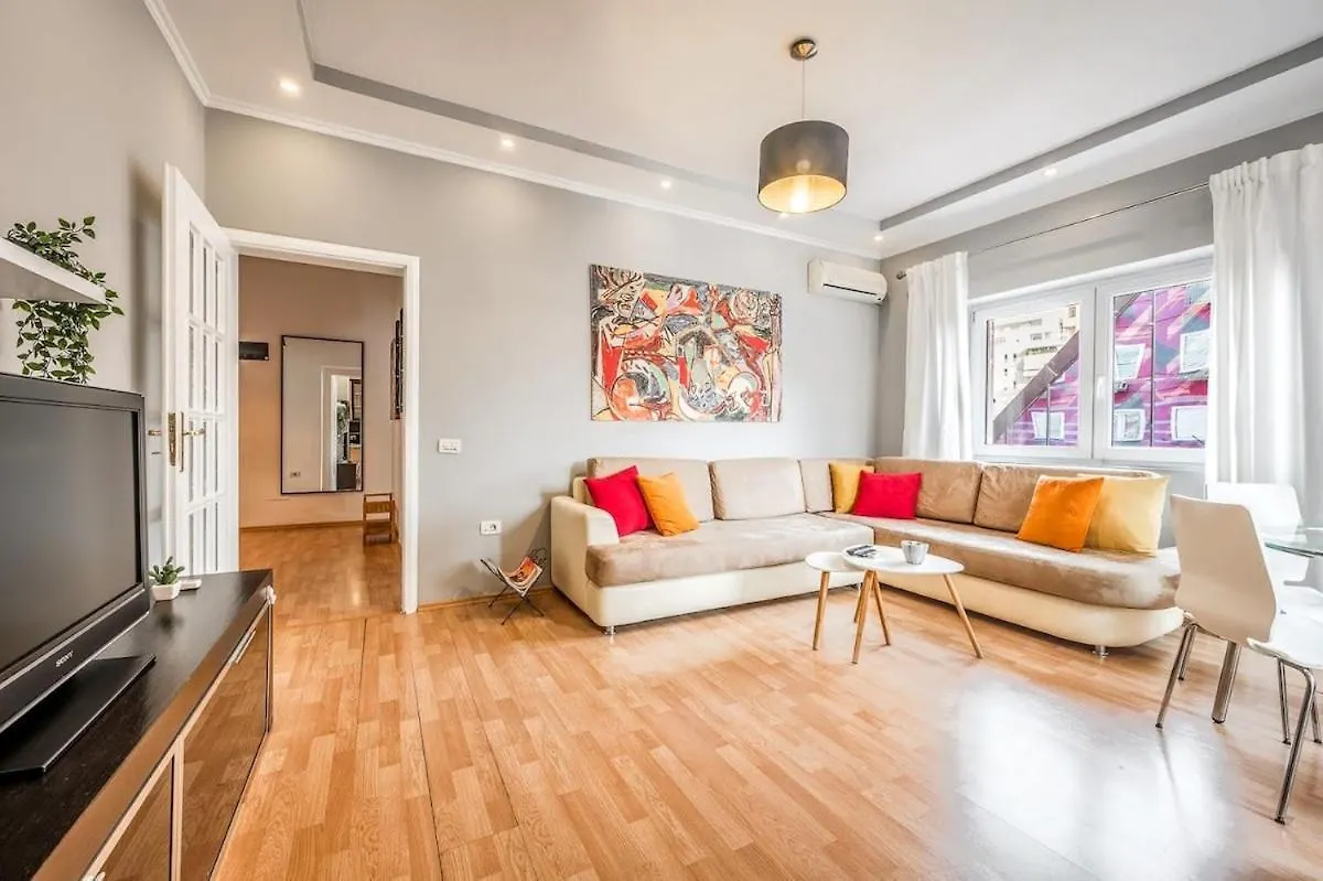 Pazari I Ri Painted View Apartment Tirana